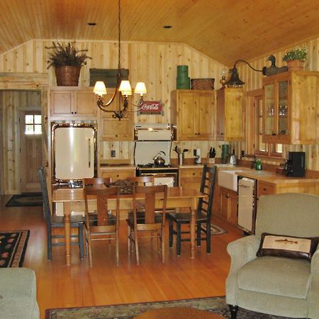 Lake Creek Lodge เบนด์ ภายนอก รูปภาพ