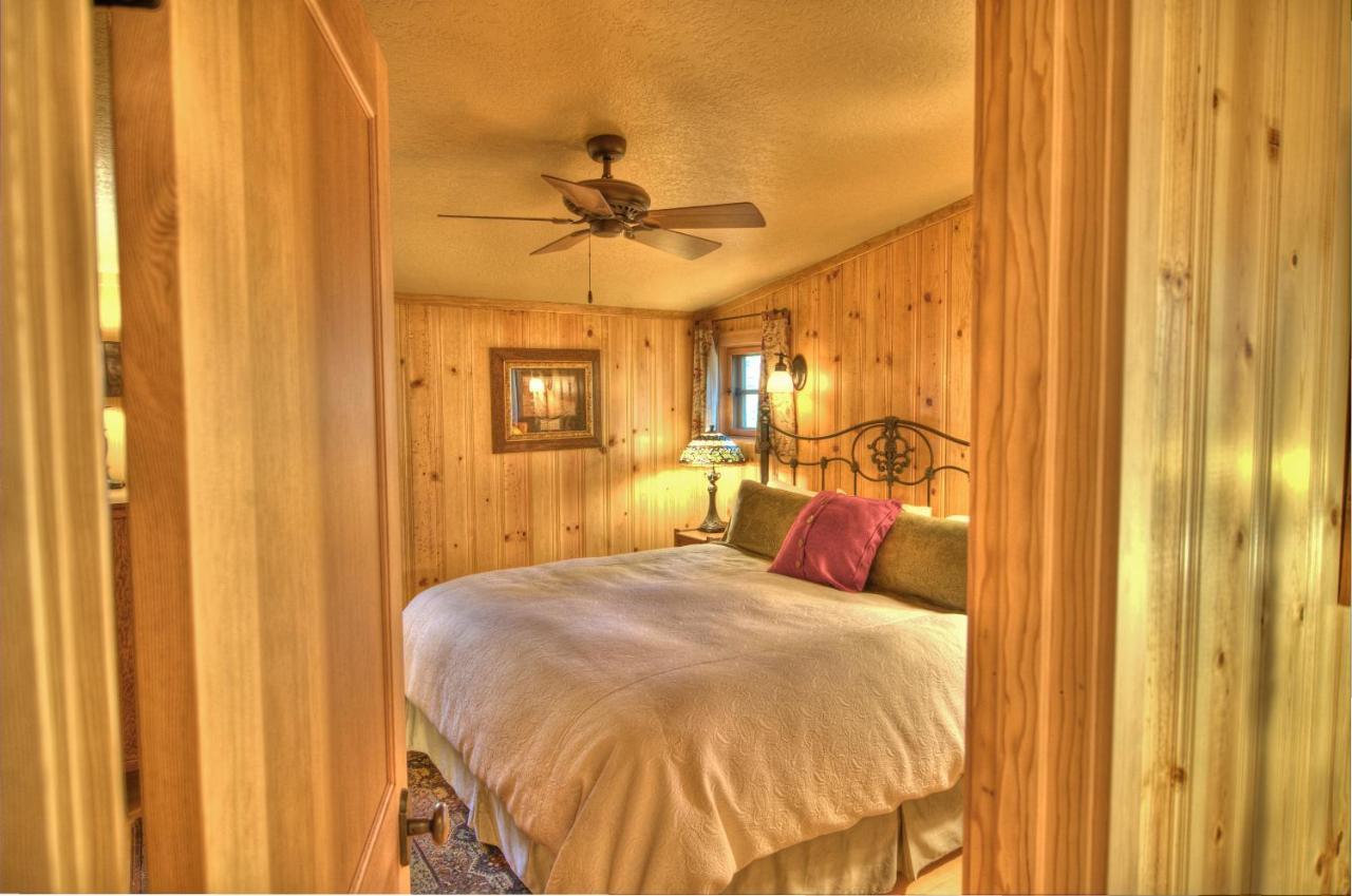 Lake Creek Lodge เบนด์ ภายนอก รูปภาพ