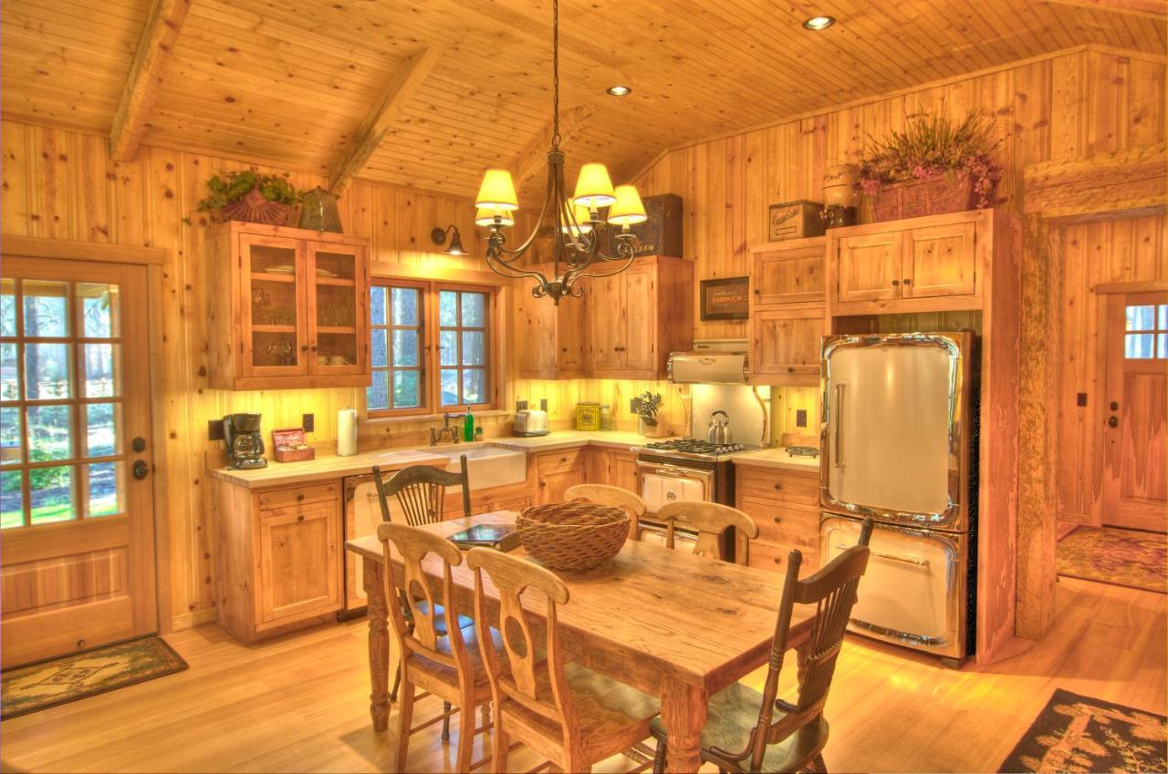 Lake Creek Lodge เบนด์ ภายนอก รูปภาพ